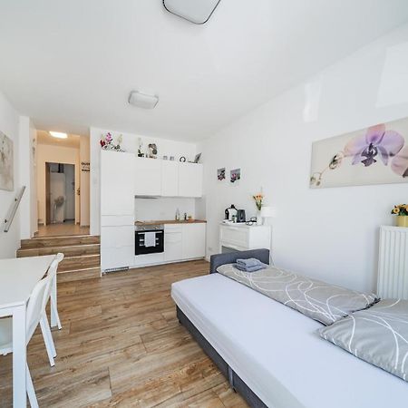 Modernes Appartement Nahe U-Bahn Und Schoenbrunn Vienna Exterior photo